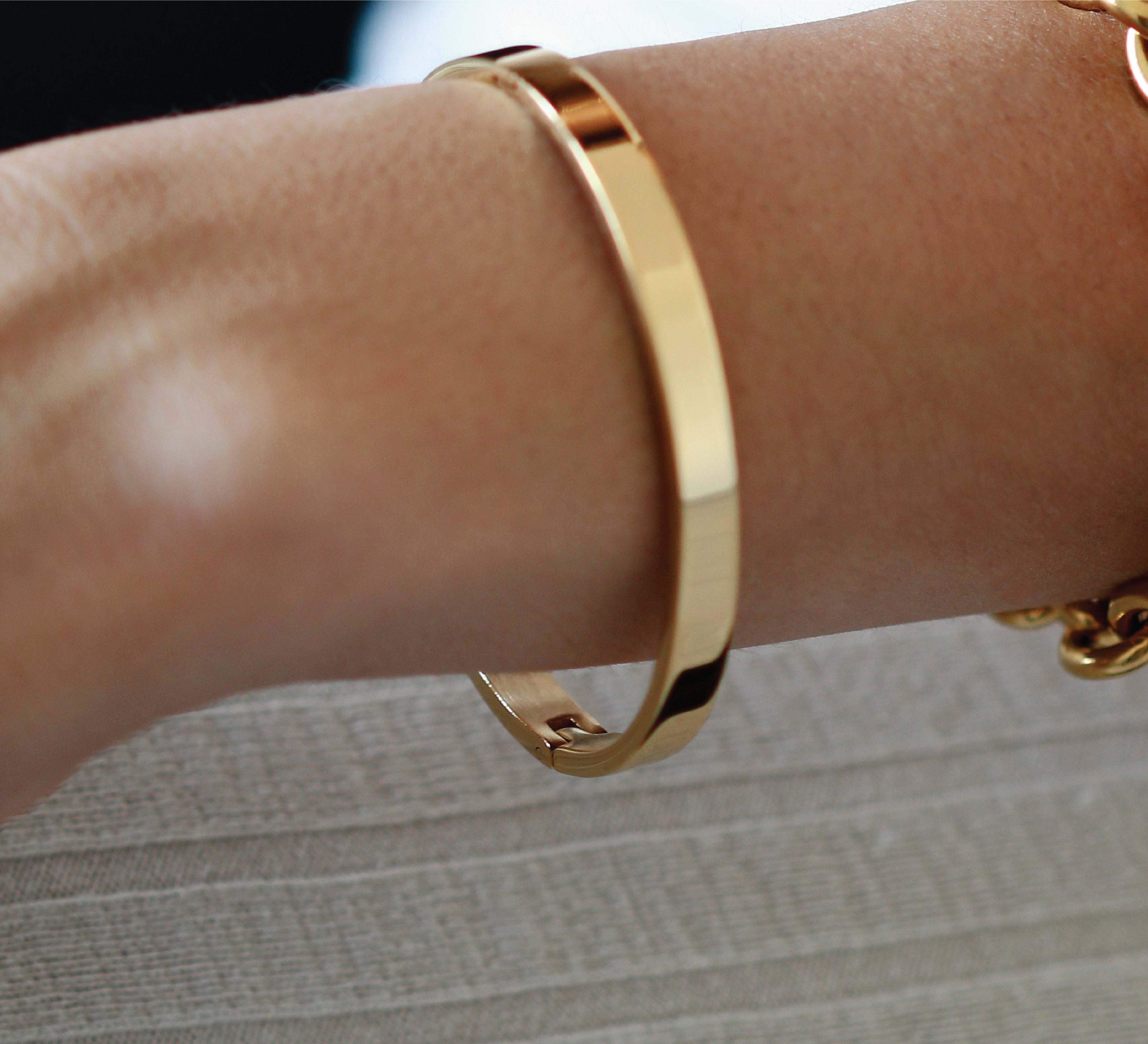 Pulsera Lisa Gruesa