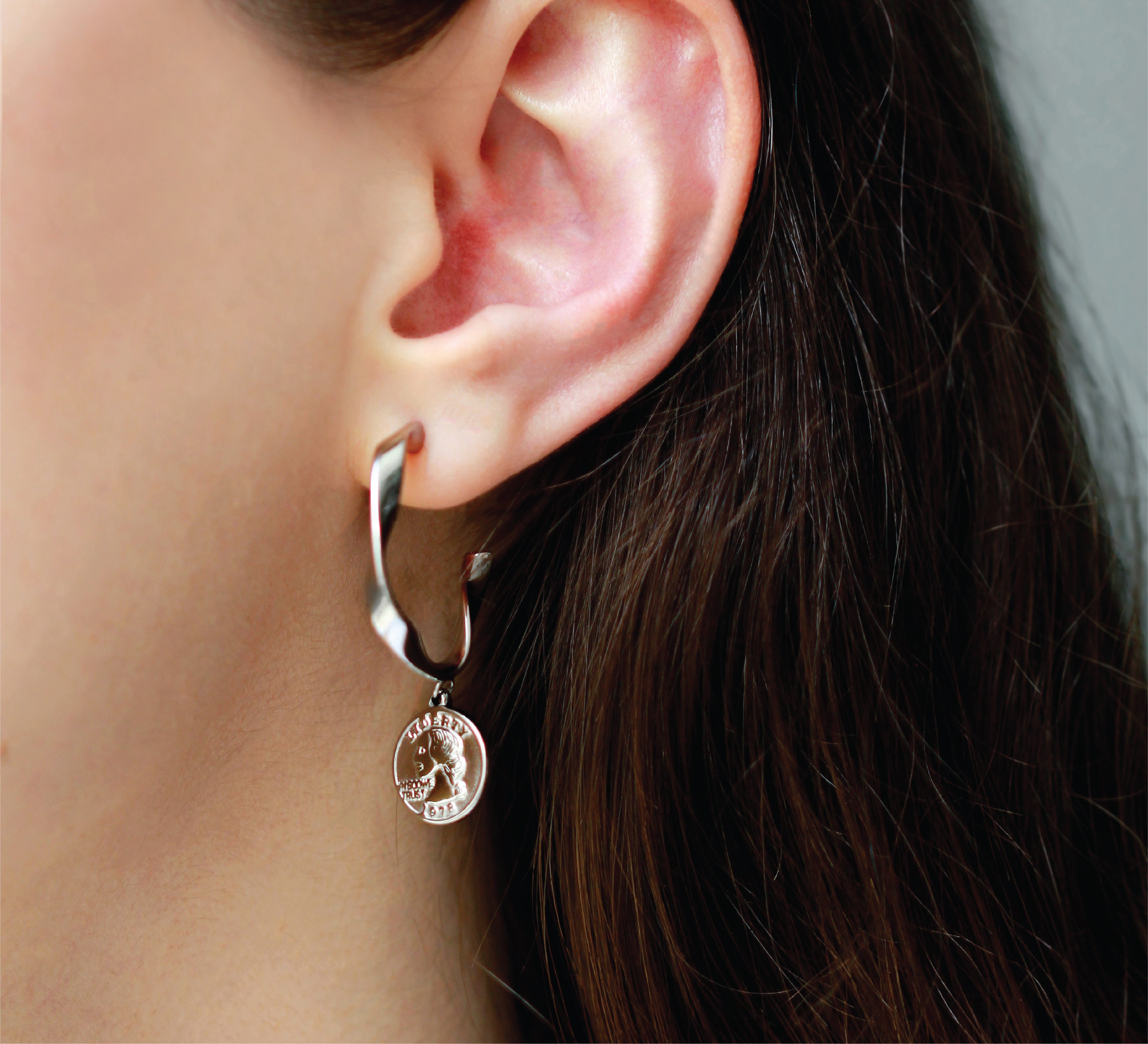 Aretes Moneda Ondulada Plata
