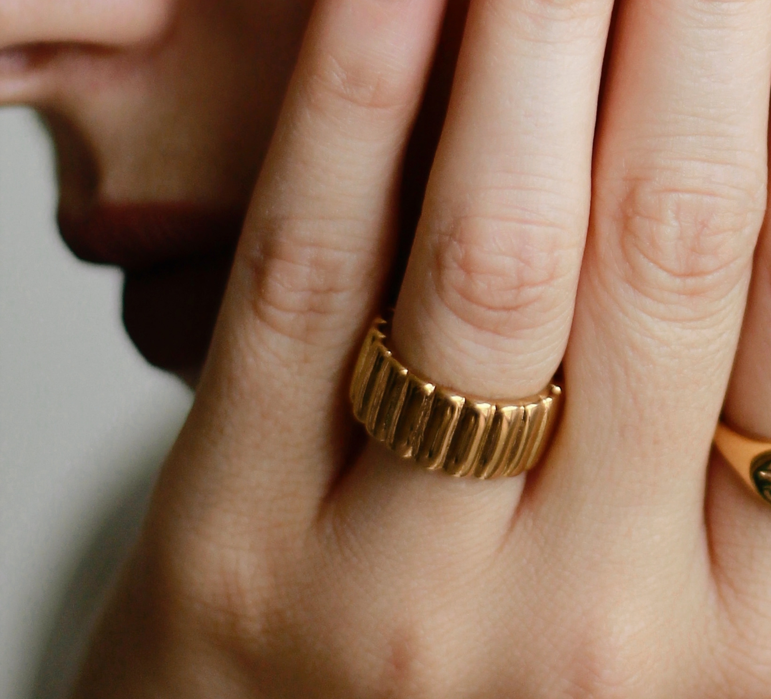 Anillo Carlota